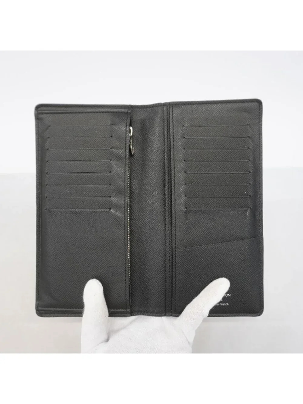 Louis Vuitton Wallet Taiga Portefeuille Brazza Noir